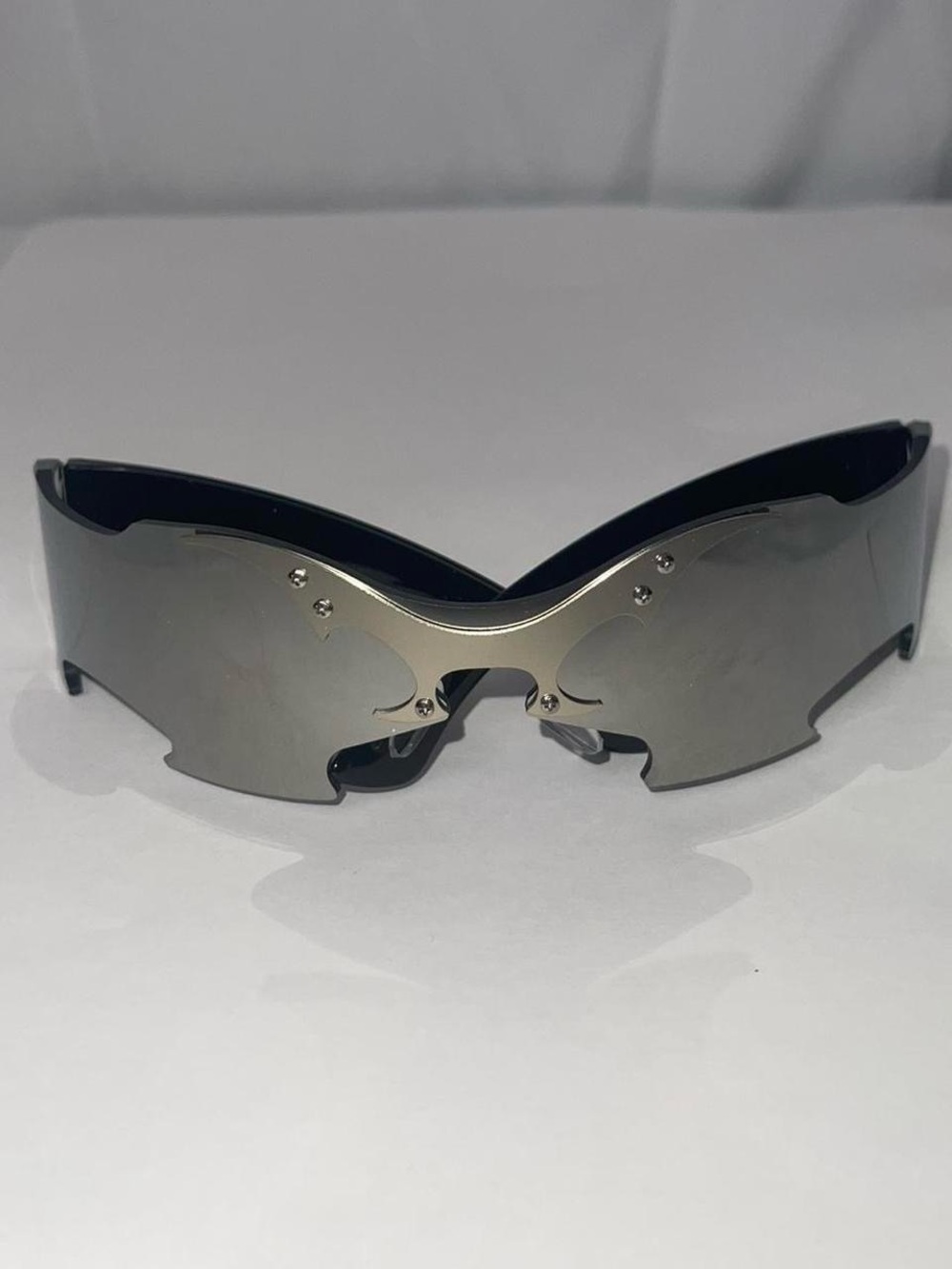 Futuristic Shield Sunglasses in Silver Mirror